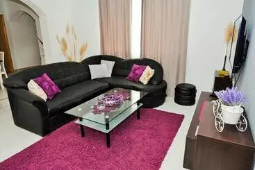 پانسیون Lola S House