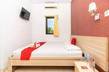 Pension  Reddoorz Plus @ Jalan Pumorow Manado