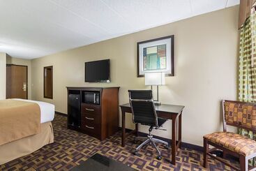 בית מלון כפרי Quality Inn & Suites Arden Hills   Saint Paul North