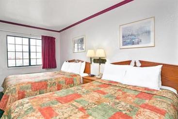 فندق على الطريق Super 8 Santa Cruz Beach Boardwalk West