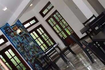 پانسیون Lizzie Villa Guest House