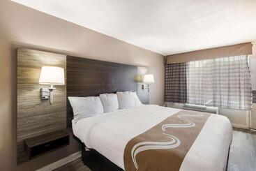 호텔 Quality Inn