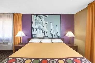 هتل Super 8 By Wyndham Natchitoches