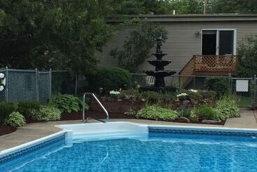 Hotel T Bird Motor Inn