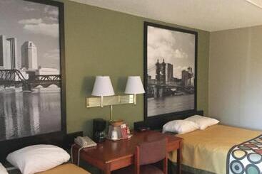 Motel Super 8 By Wyndham Youngstown/austintown