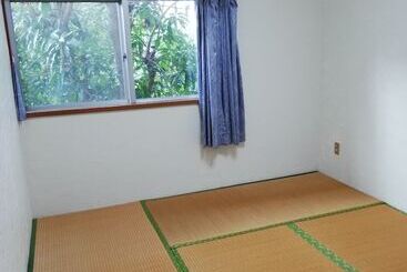 Pensió Farm House & Strum