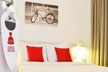 هتل Yellowbell Resort And