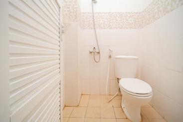 Pensjonat Reddoorz Syariah Near Mtc Karebosi