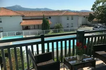 آپارتمان‌های توریست‌ها Port Bidassoa   T2 Coquet, Parking, Lit Xxl, Wifi, Près De La Gare
