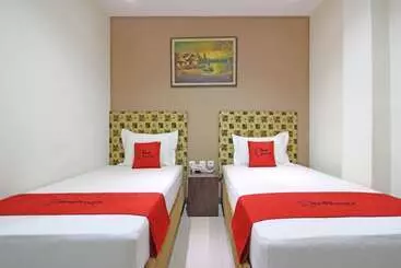 Otel Reddoorz Near Uns Solo