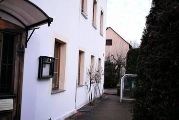 تختخواب و صبحانه Pension & Gasthaus Nostalgie