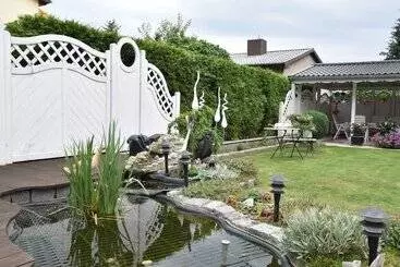 Turistihuoneistot Homey Bungalow With Roofed Terrace, Garden