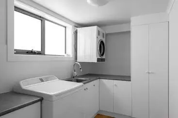 ツーリストアパートメント Novo Luxury Apartment Penguin Accommodation Itas