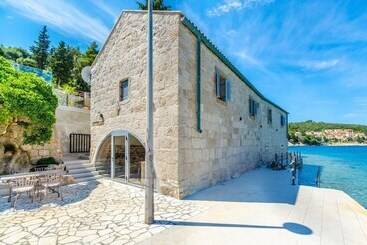 Apartamenty turystyczne Luxury Villa Gabriela