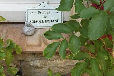 بنسيون Les Aiguières En Provence