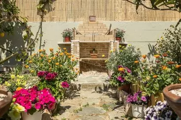 Appartements touristiques Splendid Views From A Cozy Cottage With A Garden Terrace