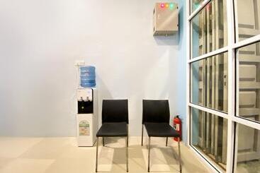 Hotel Reddoorz Syariah Near Pantai Padang 2