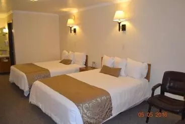 Отель Western Inn