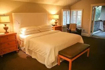 Wine & Roses Hotel Restaurant Spa Lodi