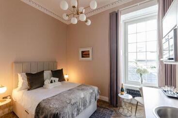 Sweeney Apartments & Rooms