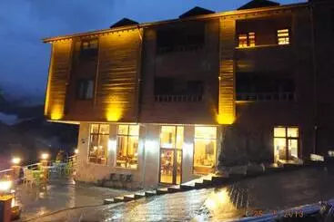 Yedigoller Hotel & Restaurant