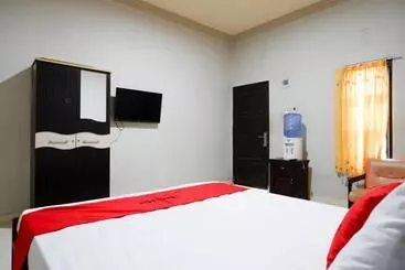 Hotel Reddoorz Near Mutiara Sis Al Jufrie Airport Palu