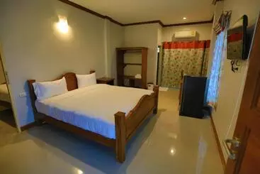Hotel Suksopha Resort