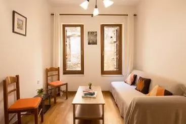 ツーリストアパートメント Daliani Cozy Studios