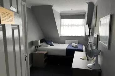 Corner House Hotel Gatwick With Bookable Holiday Parking