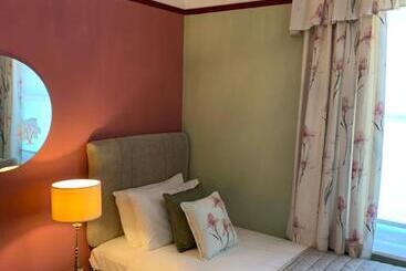 Hotel Glendower House