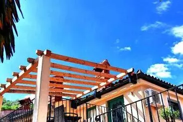 آپارتمان‌های توریست‌ها Captain Marino Apartments