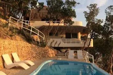 Hotel Pearl Bay Villas