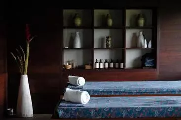 Hotel Suarapura Resort & Spa