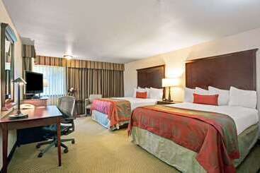 هتل Ramada By Wyndham Tukwila Southcenter
