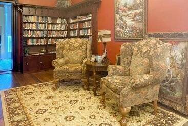 Hotel Falls Of Rough Resort