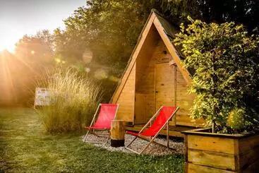 هتل Glamping Forest Edge