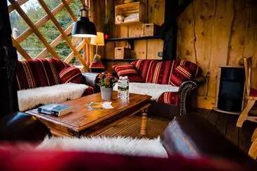 هتل Glamping Forest Edge