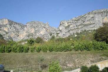 تختخواب و صبحانه Le Mas Du Loup