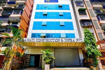 בית מלון כפרי Fabexpress Baramati Stays