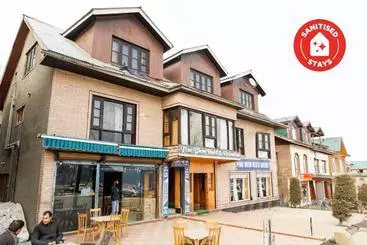 Hotel Oyo 71309 Price View  And Restaurant