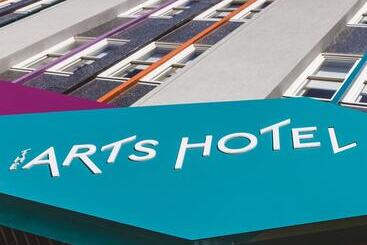 هتل The Arts