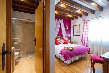 فندق ريفى Posada De Eufrasio