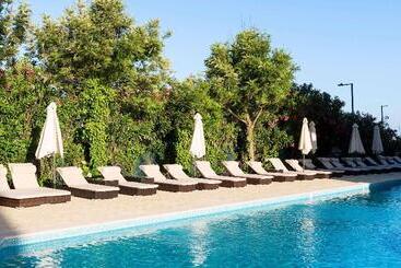 בית מלון כפרי Tryp by Wyndham Lisboa Caparica Mar