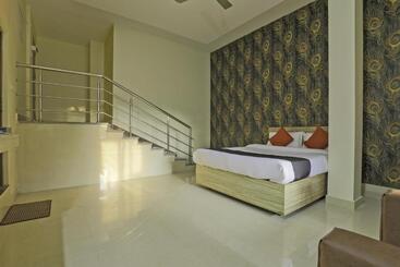 Collection O Hotel Kaku