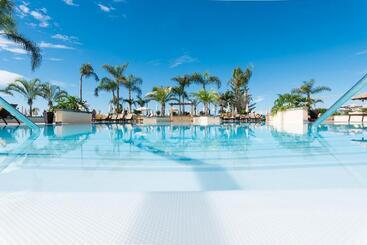 Hotel Gf Gran Costa Adeje