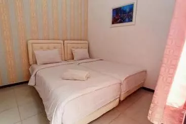 Hotel Oyo 3704 Dewandaru Homestay