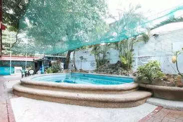 ホテル Reddoorz Plus At Lagoon Resort Zambales