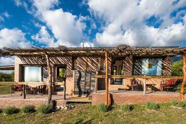 Vandrarhem Tantasiña Cabañas Suites De Montaña