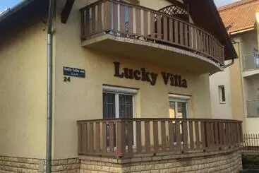 Lägenhetshotell Lucky Villa