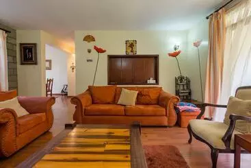 تختخواب و صبحانه Takdiri Home